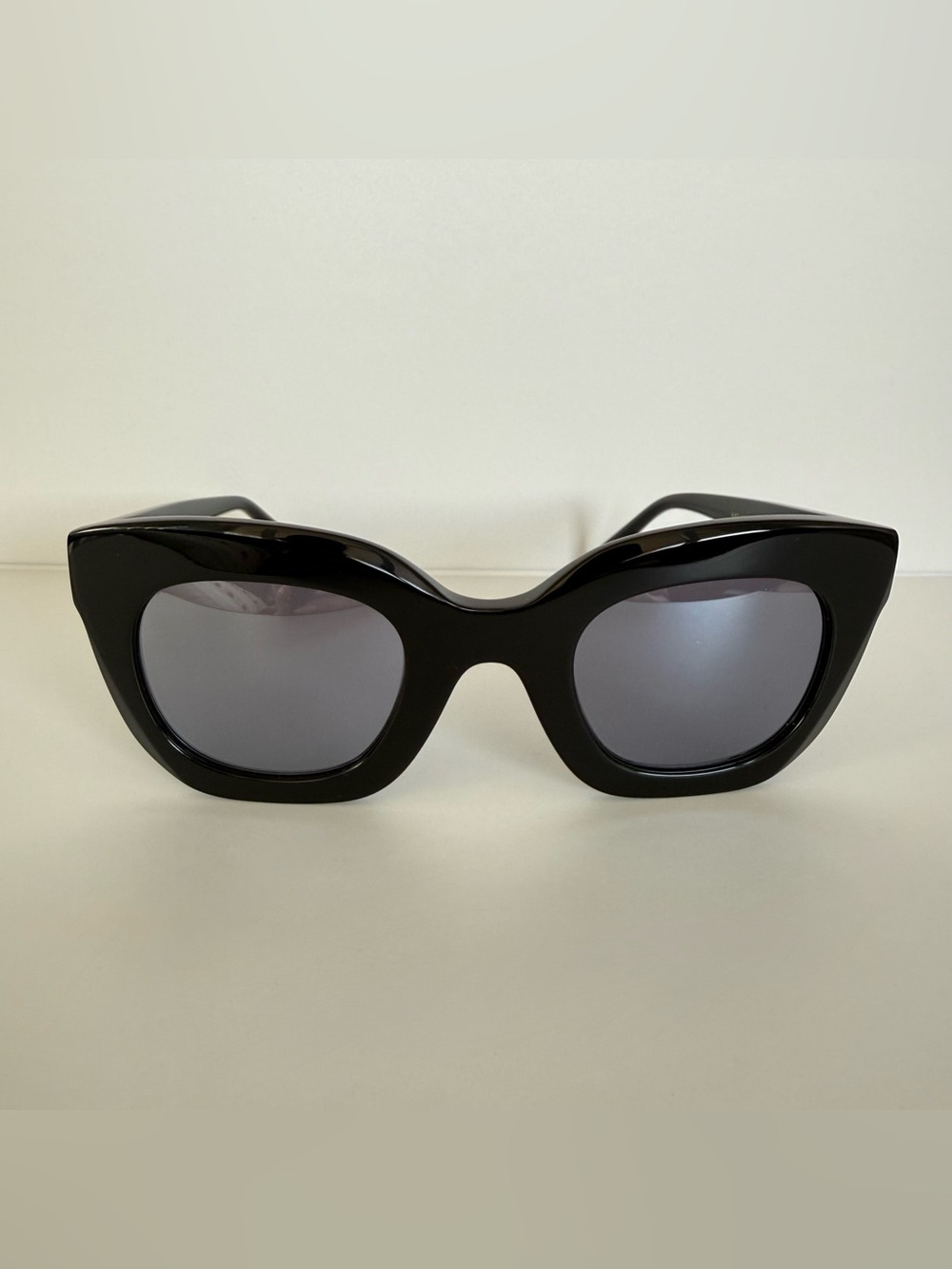 NEW!!! MO women black sunglasses Retail 320$
